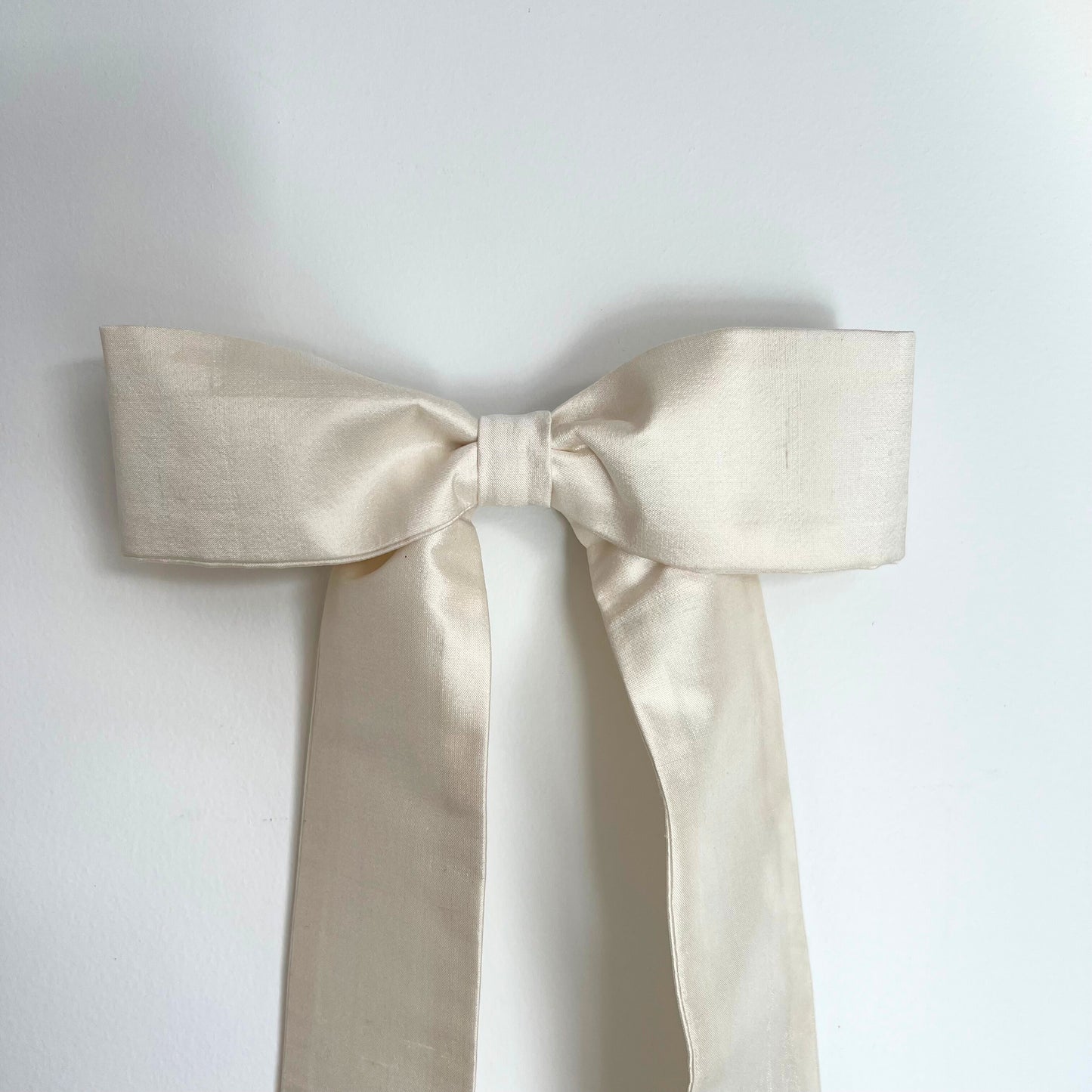 Murphy Bow: White