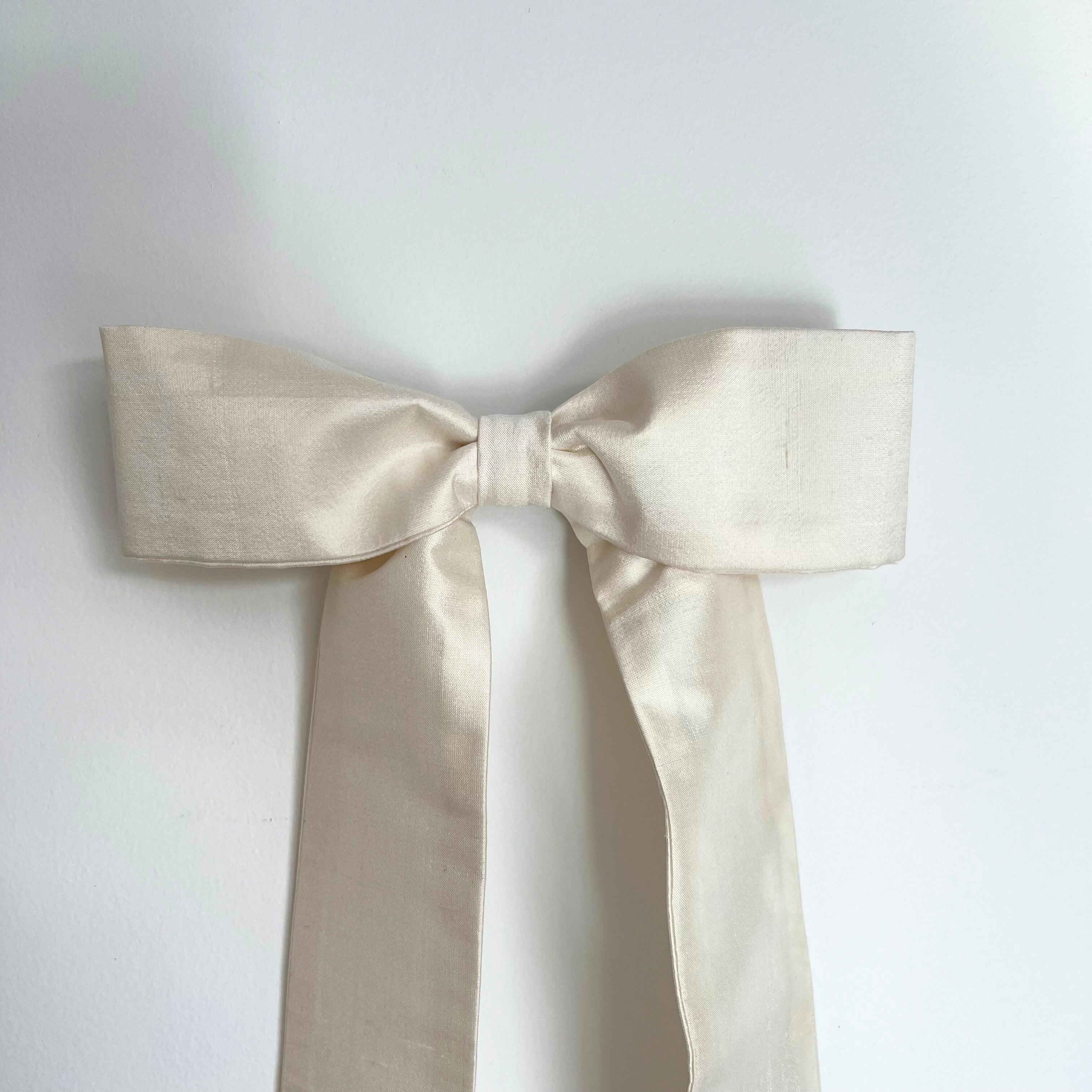 Murphy Bow: White